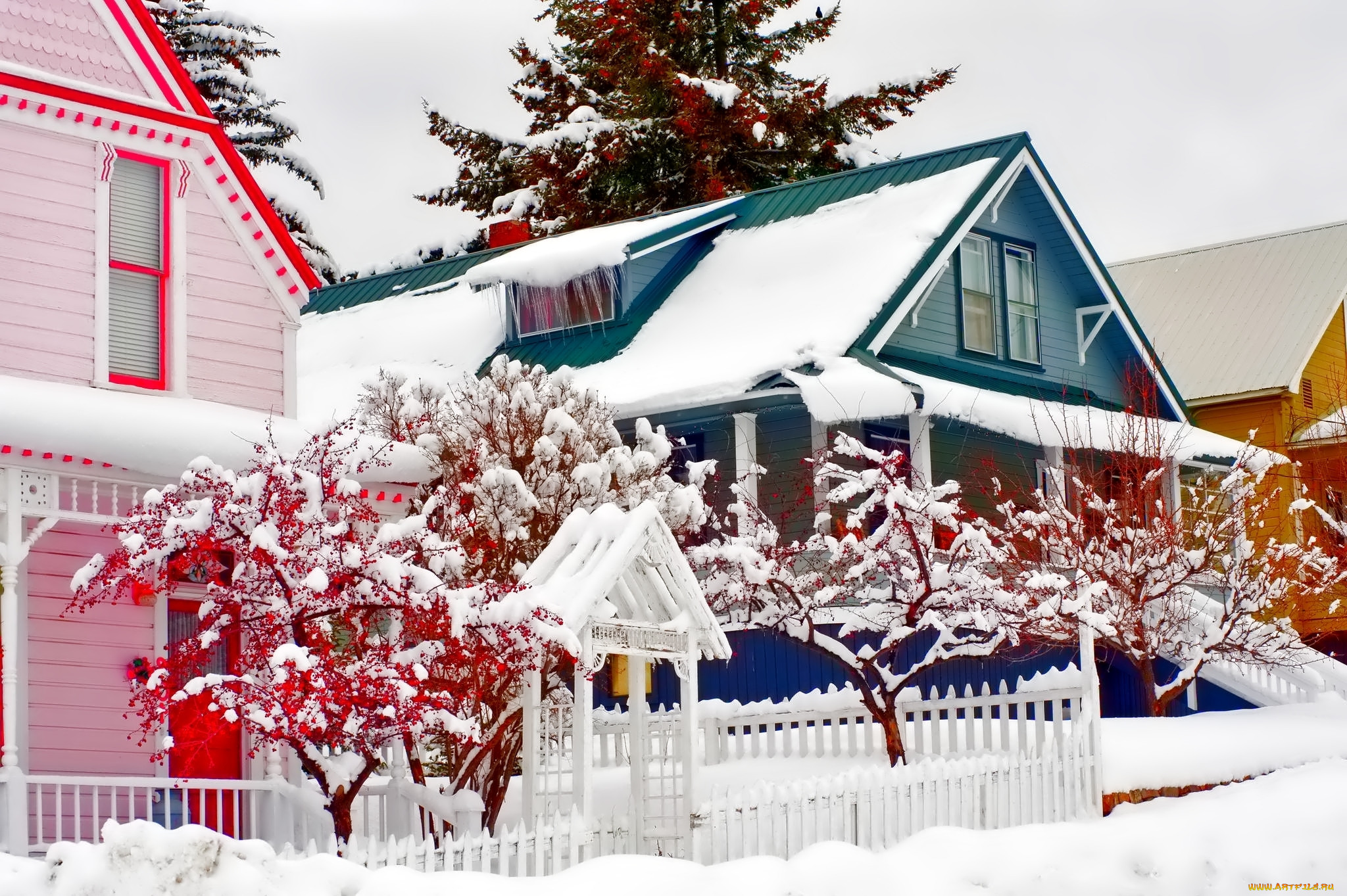 Красивый дом в снегу